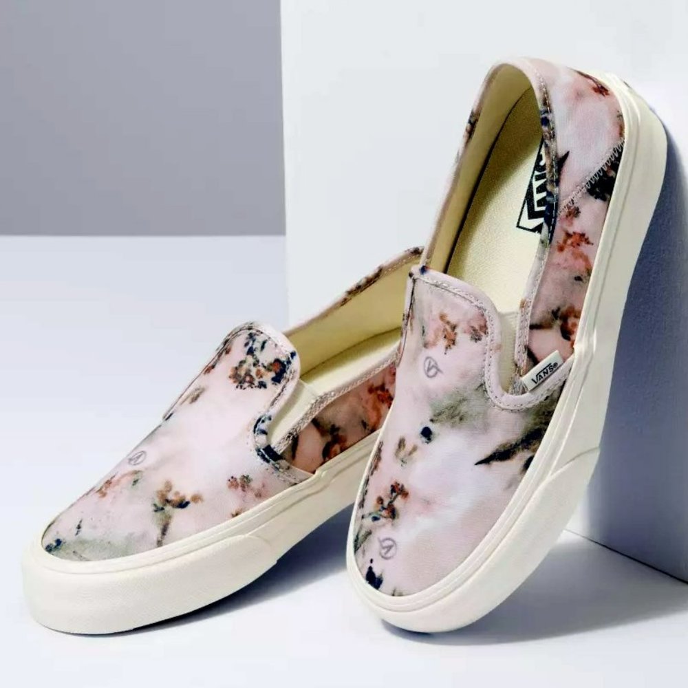 Vans Women's Slip-On SF Floral Dye Skate Shoe Multi/Marshmallow